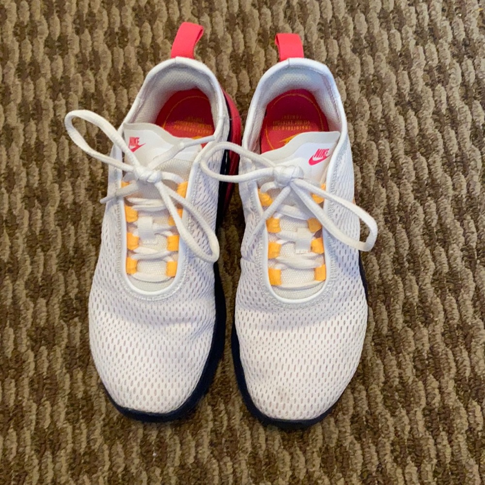 Nike air max motion 2 women’s